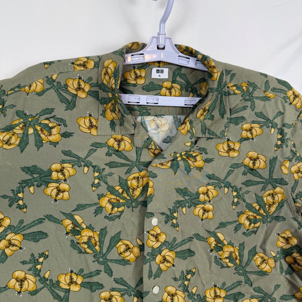 Uniqlo Mens XL Floral Rayon Short Sleeve Camp Collar Shirt Olive Green Hawaiian